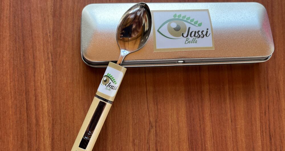 Cuchara encrespadora de pestañas desarrollada por la emprendedora Isabella España.