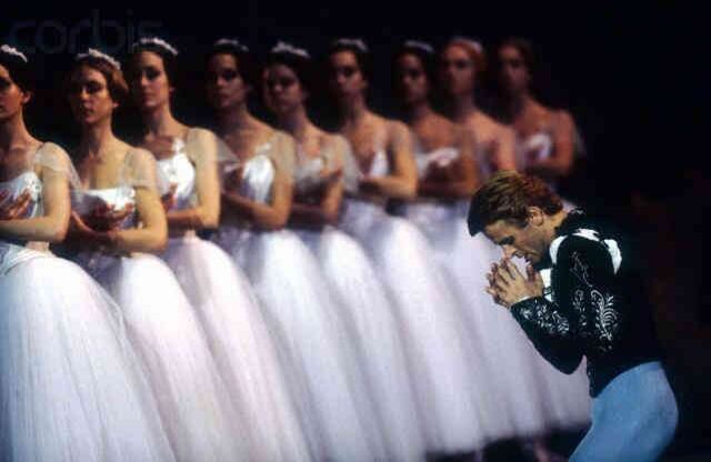 Bailarines (1987) Este largometraje, de ficción, cuenta con la participación de dos reconocidos bailarines de ballet: Mikhail Baryshnikov y Julie Kent. El primero se cita, junto a Nijinsky y Nureyev, como uno de los mejores de la historia mientras que la segunda fue la bailarina principal del prestigioso American Ballet Theatre y luego directora del Ballet de Washington.