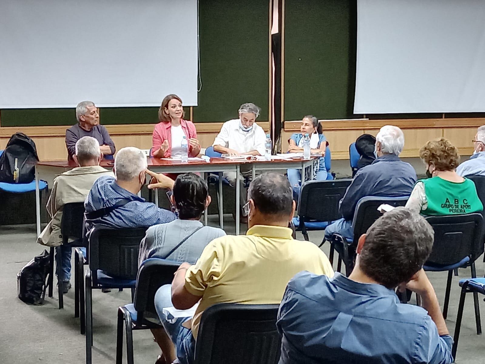 Publicidad de encuentros en diferentes departamentos del país de la Cumbre Social y Política por una Reforma Estructural al Sistema de Salud.