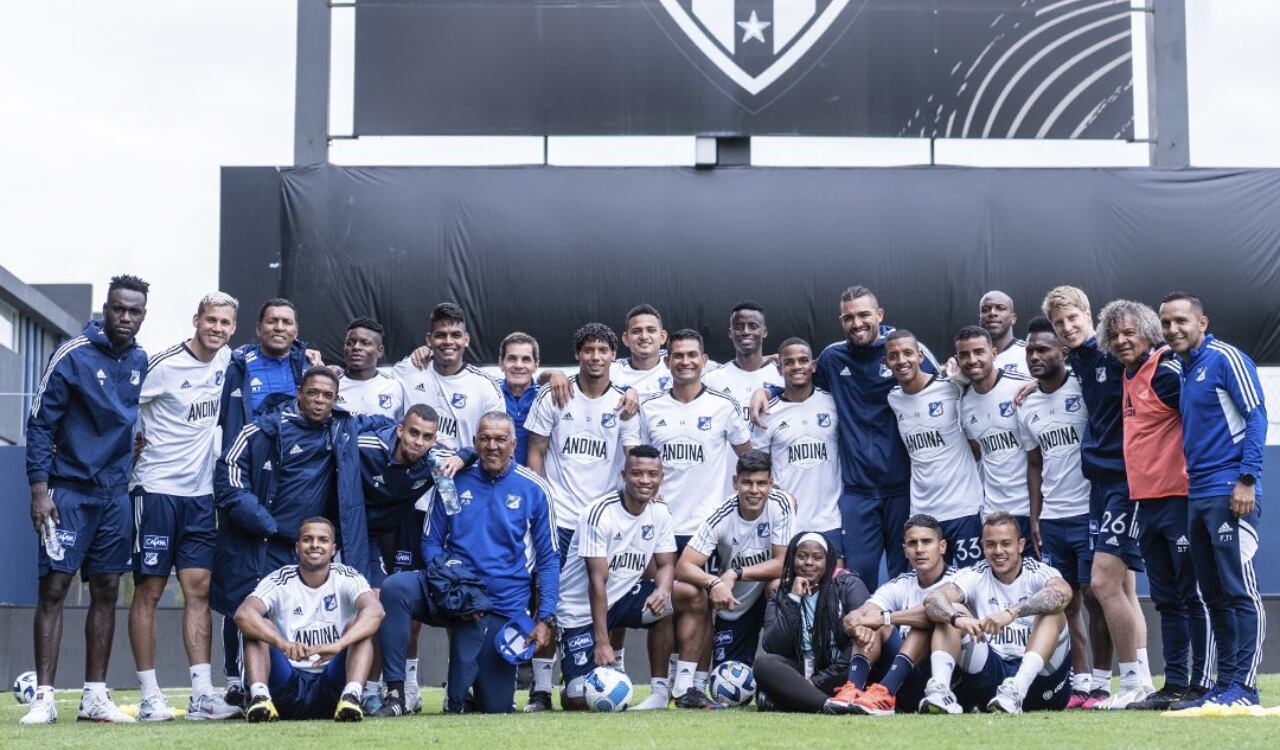 La delegación de Millonarios en Ecuador tras el último entrenamiento antes del estreno el Libertadores.