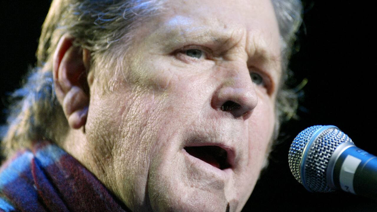 El músico cofundador de los Beach Boys, Brian Wilson, en el Olympiahall de París, en 2004 in Paris. Wilson Murió a sus 82 años. Foto: PIERRE ANDRIEU / AFP