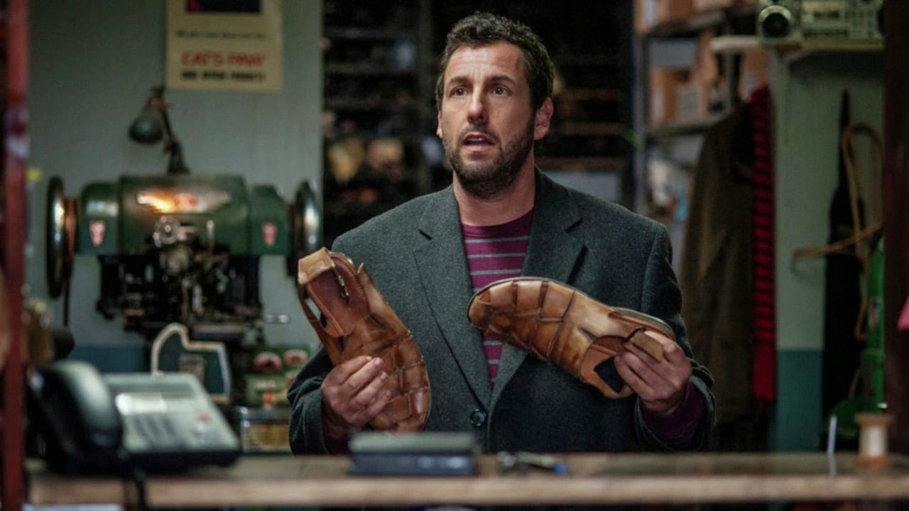 En esta película Adam Sandler se aleja un poco del comediante ramplón que tanto lo ha hecho célebre.