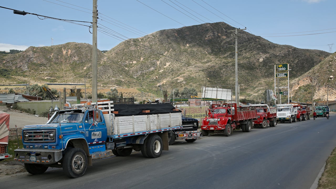 Camioneros protestarán por el alza en los peajes.