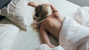 Dormir sin ropa ayuda a la presión arterial, a quemar calorías y al buen descanso. Foto: Getty Images.