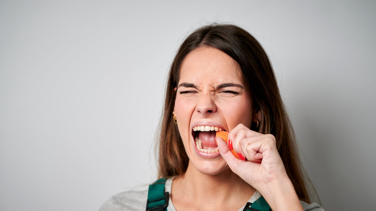 No es café ni dulces. Este es el alimento más dañino para los dientes, según dentista
