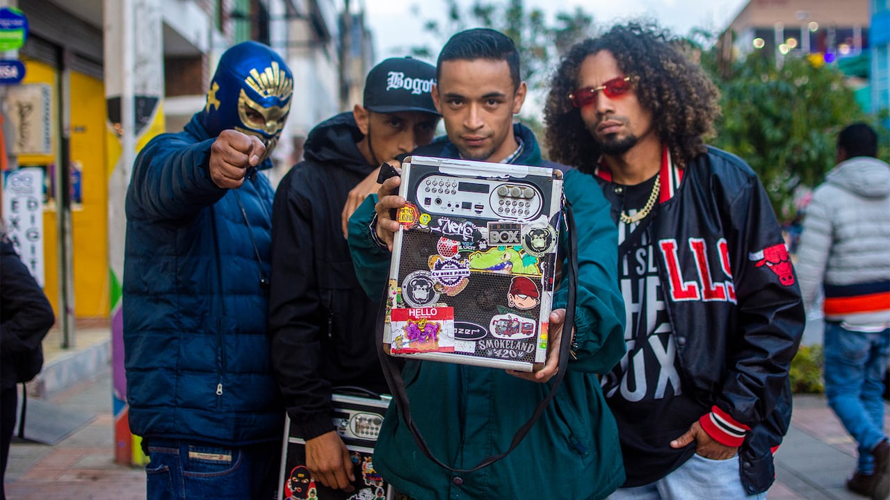 El colectivo Confabulados organiza Dejemos que los niños jueguen, un programa recreativo dirigido a los niños de los barrios marginales de Soacha.