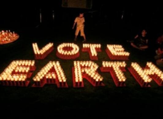 Los efectos del cambio climático se traducen en una exacerbación de las desigualdades, al provocar escasez de agua, intensas tormentas, inundaciones y en consecuencia una mayor emigración y pobreza. 
