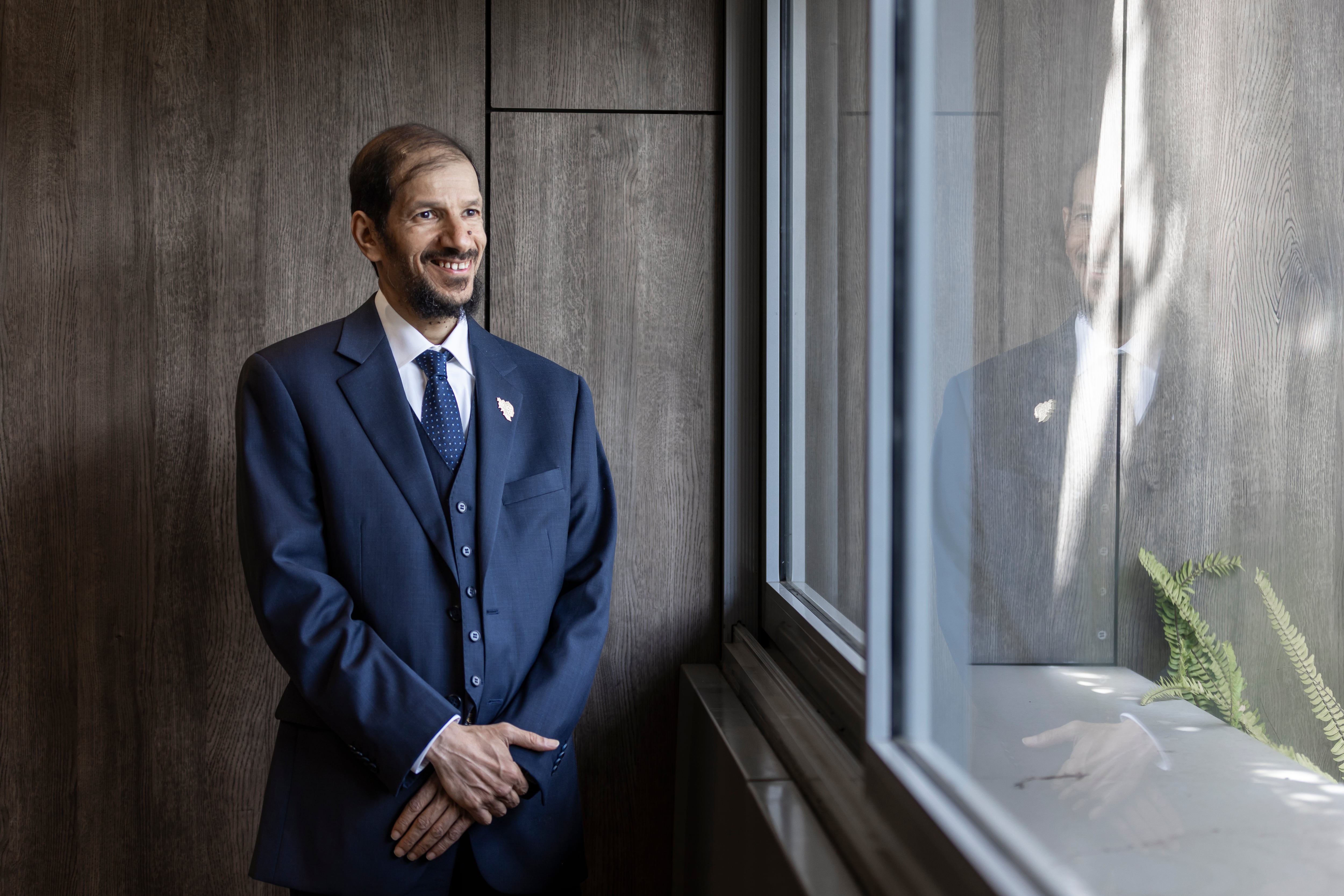 Mansour Abdullah Al Mansour, ganador del Global Teacher Prize 2025.