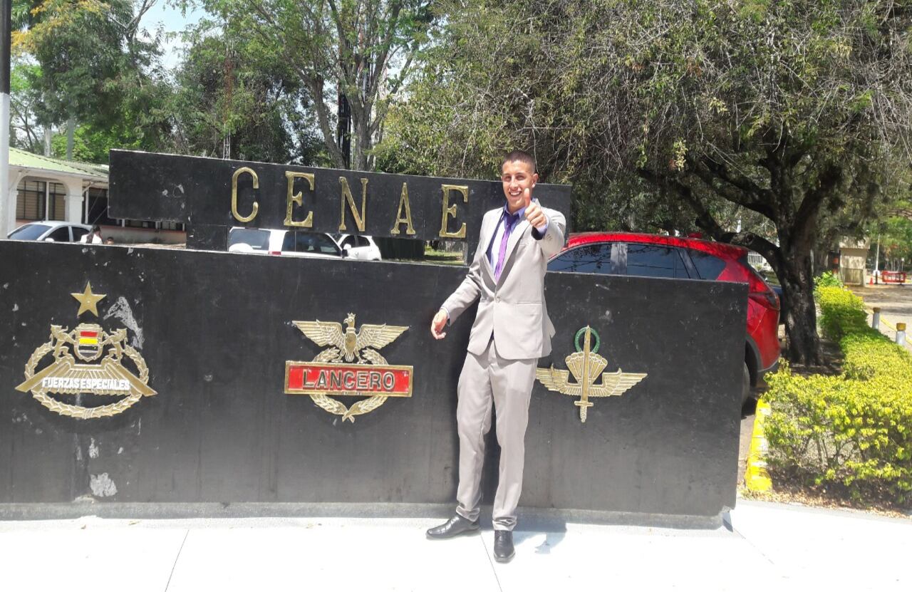 Pasó de ser ayudante de construcción a oficial del Ejército Nacional