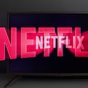 Disfruta de tus series favoritas en un televisor análogo utilizando soluciones alternativas como reproductores multimedia y consolas de videojuegos.