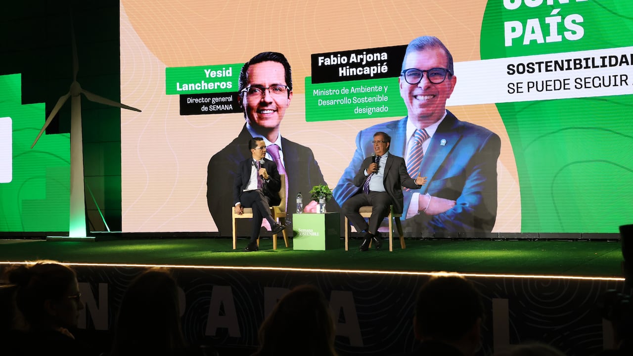 Yesid Lancheros, director general de SEMANA, y Fabio Arjona, minAmbiente designado, conversaron sobre la importancia del agua en Bogotá en la IX Cumbre de Sostenibilidad de SEMANA y Semana Sostenible.