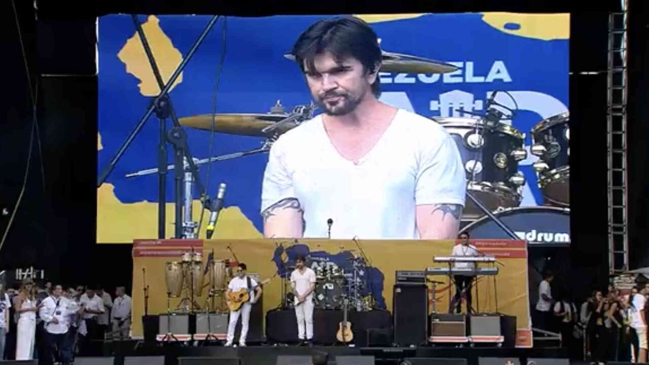 "¿Qué es esto, hombre?", les preguntó el autor de la Camisa negra.