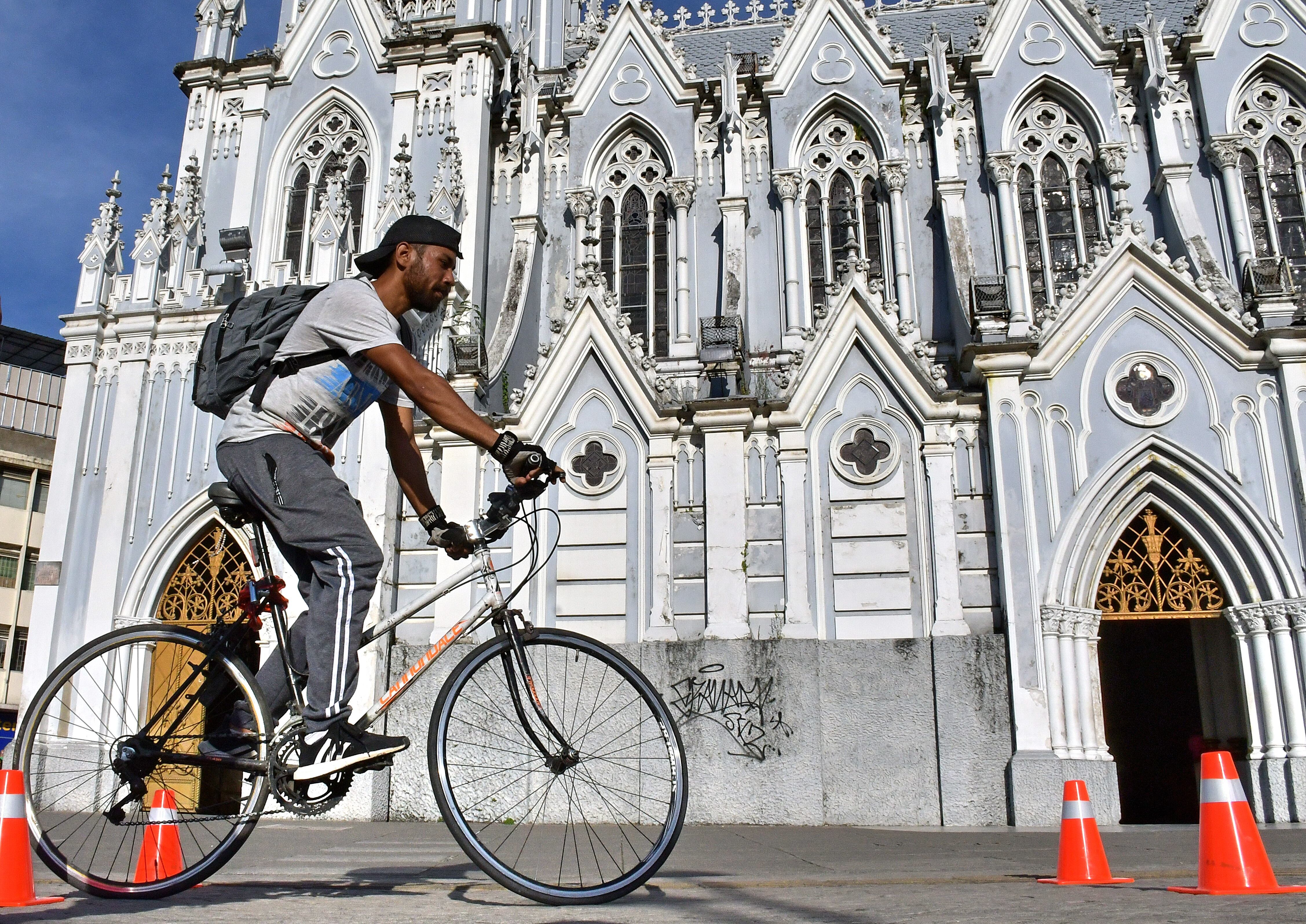 En el bulevar del rio, hoy se promovió la movilidad segura de los usuarios de bicicleta y todos los actores viales, con un programa llamado BICIDESTREZAS. Fotos Raúl Palacios / El País / 23 de Junio del 2023 cali.