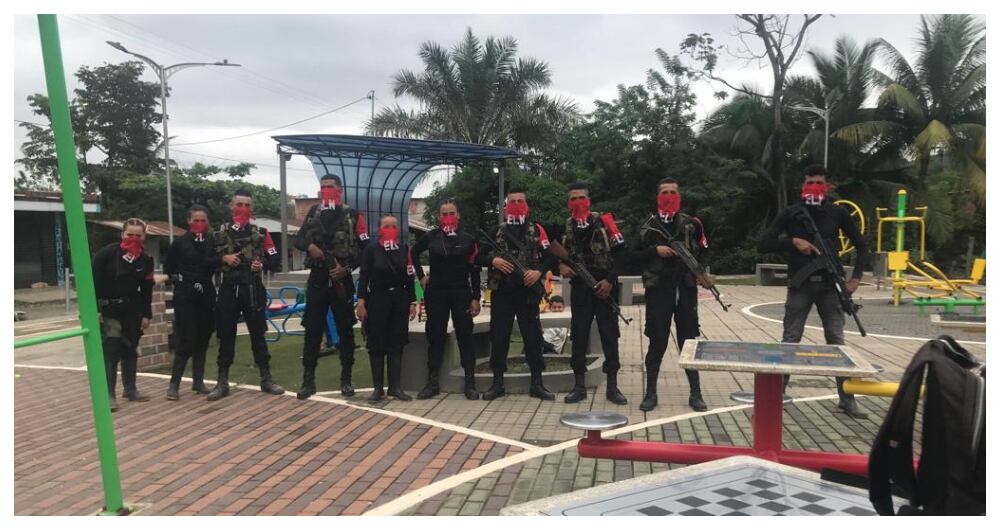 Guerrilleros del ELN en el corregimiento Versalles, en Tibú, en Norte de Santander