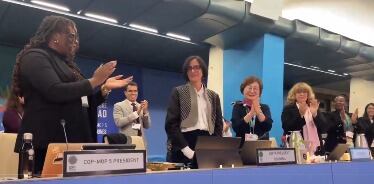 En la plenaria, los delegados de todos los países se pusieron de pie para ovacionar a la ministra SusanaMuhamad por su labor como presidenta de la COP16.
