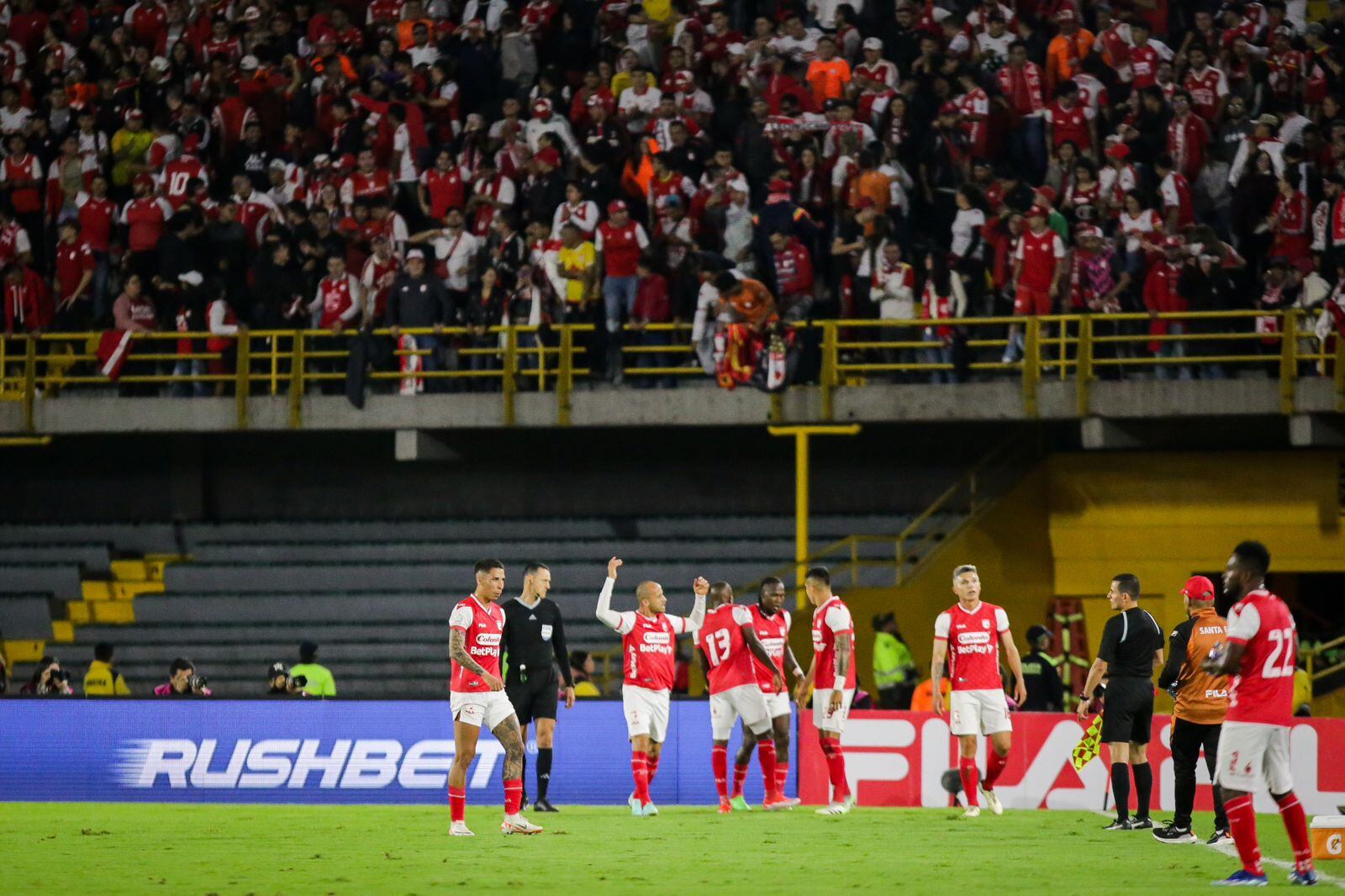 Imagen del partido entre Independiente Santa Fe y Deportes Tolima por la fecha 1 del Grupo B de los cuadrangulares semifinales de la Liga colombiana 2024.