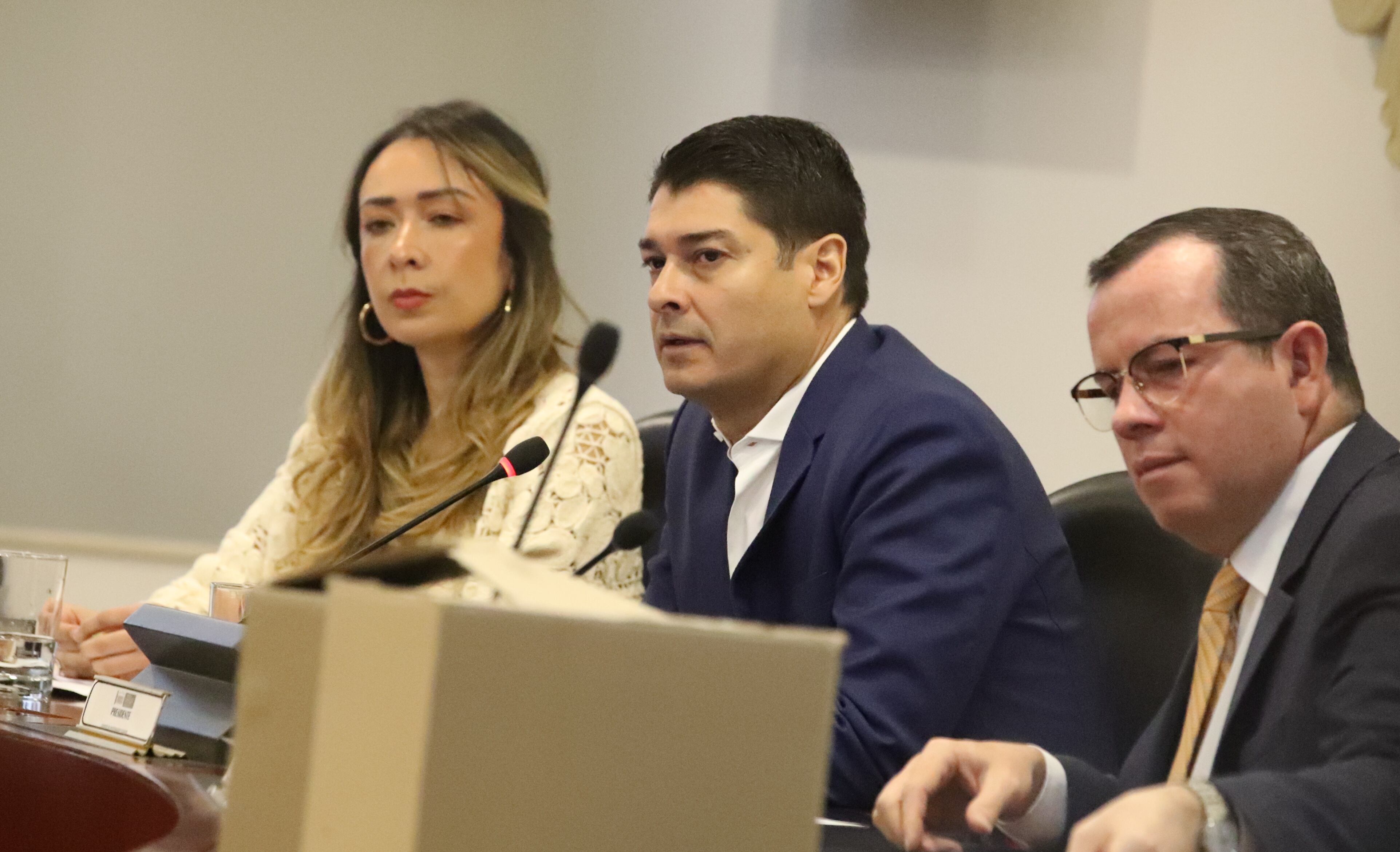 Comisión de Acusaciones de la Cámara de Representantes eligió al liberal Leonardo Gallego como nuevo presidente.  Katherine Miranda del partido Verde fue electa vicepresidenta