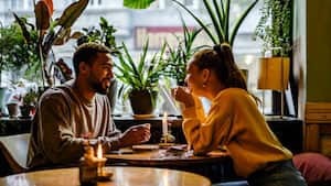 Las preguntas clave para conocer a fondo a la persona que le interesa, reveladas por ChatGPT