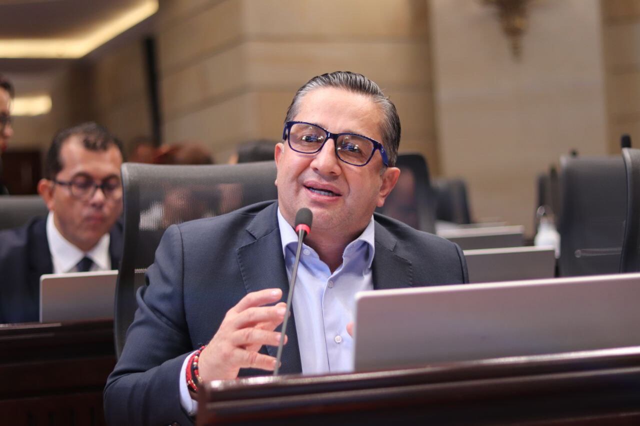 Julio César Triana pidió que el Gobierno retire el proyecto de ley de sometimiento.