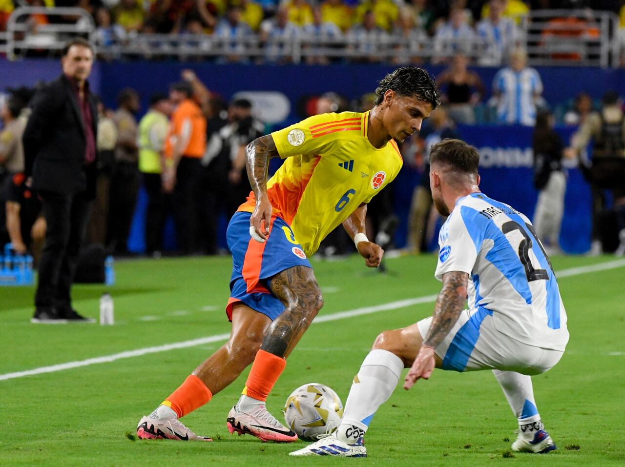 Richard Ríos y Alexis Mac Allister en la final de la Copa América 2024.