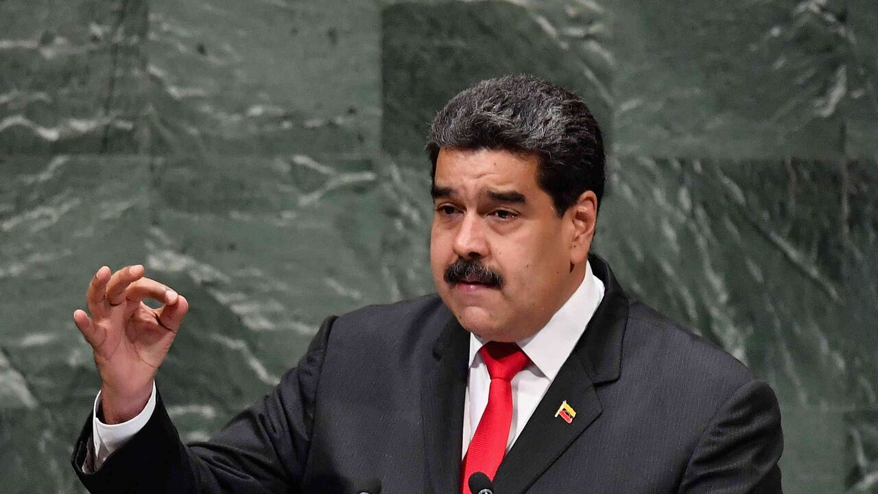 Vladimir Putin ayuda a Nicolás Maduro a través de asistencia humanitaria.