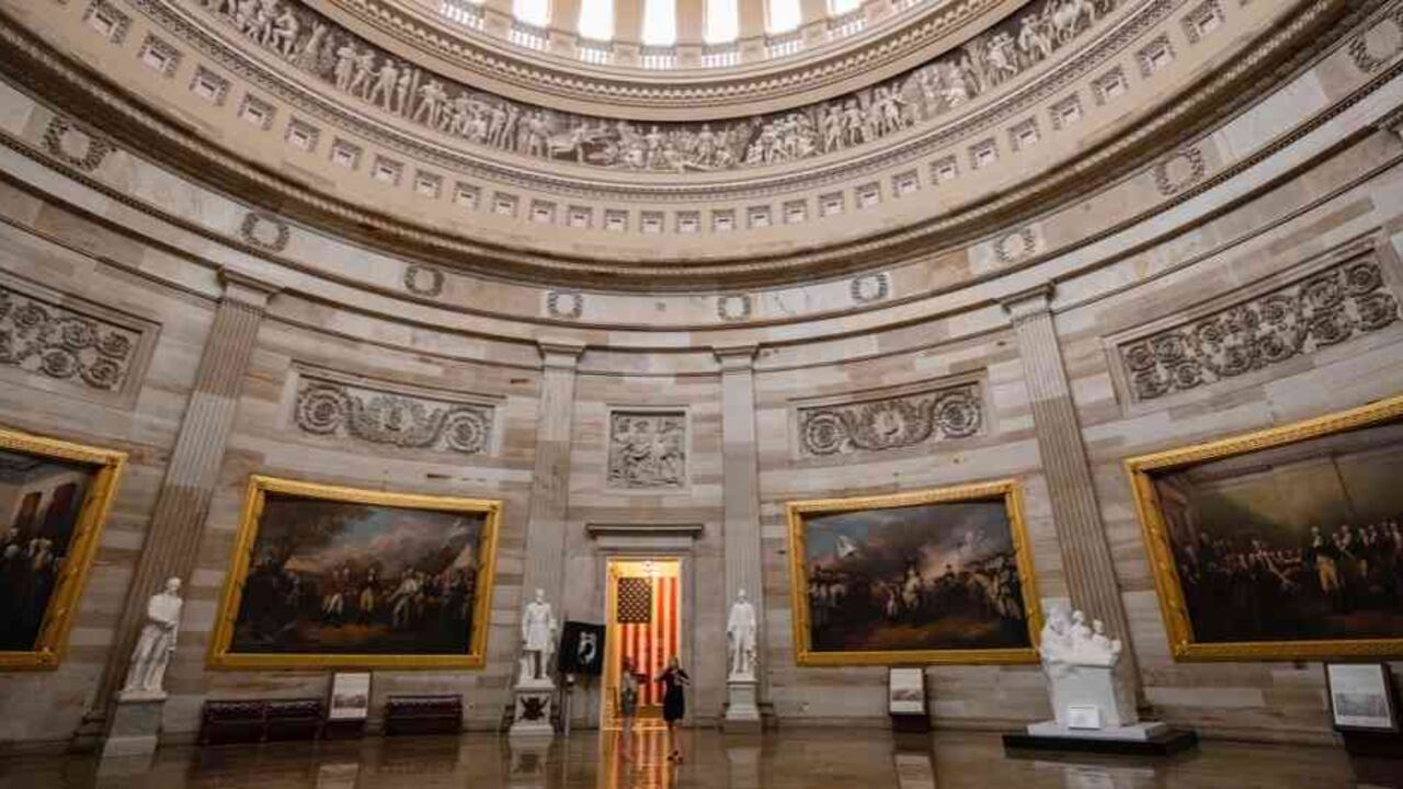 Una de las propuestas es "exigir" a las empresas dominantes que compatibilicen sus servicios con la competencia y permitan a los usuarios transferir sus datos.