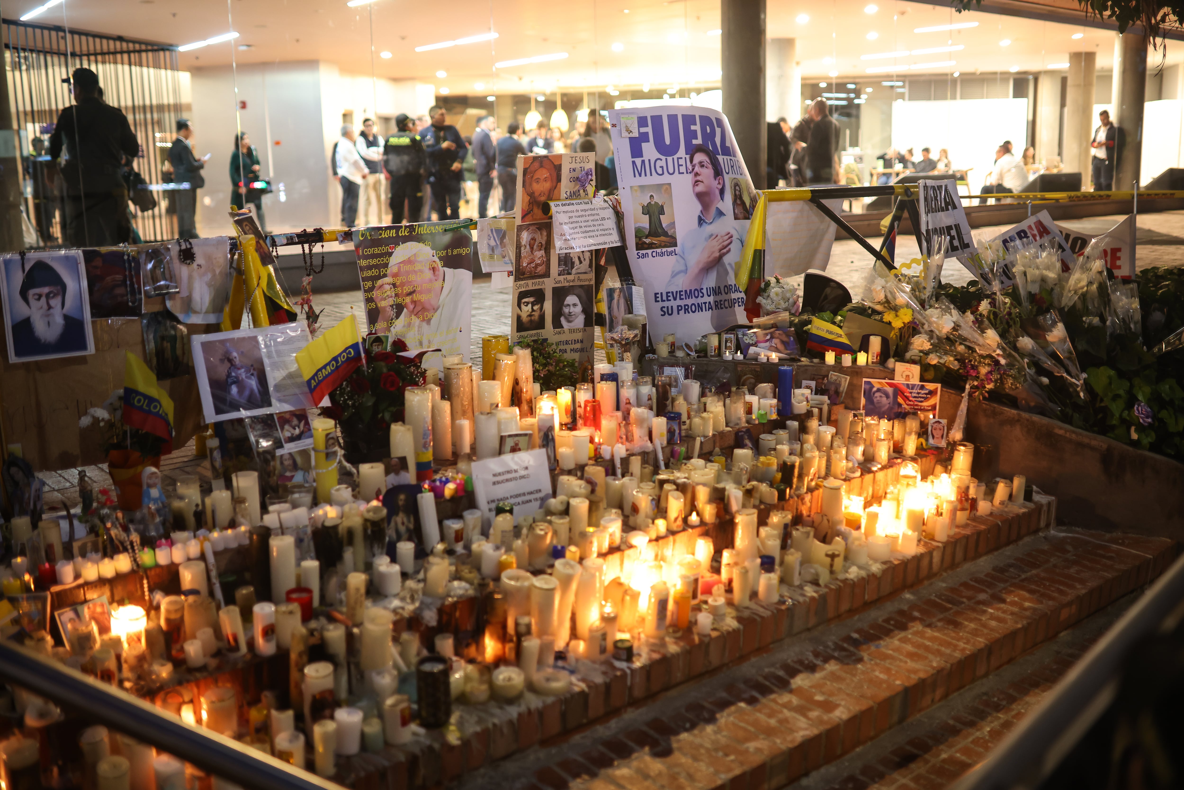 Jornada de oración por la salud de Miguel Uribe Turbay, en la Fundación Santa Fe.