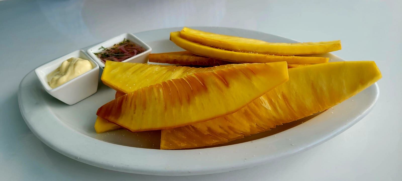 Chips de fruta de pan del restaurante La Regatta.