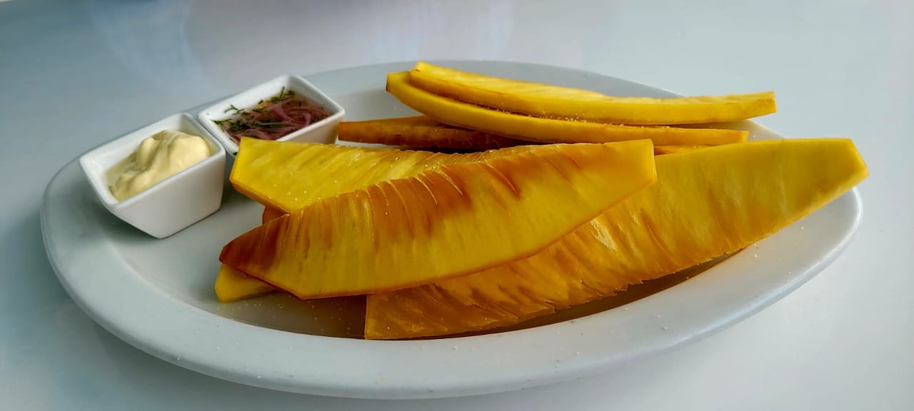 Chips de fruta de pan del restaurante La Regatta.