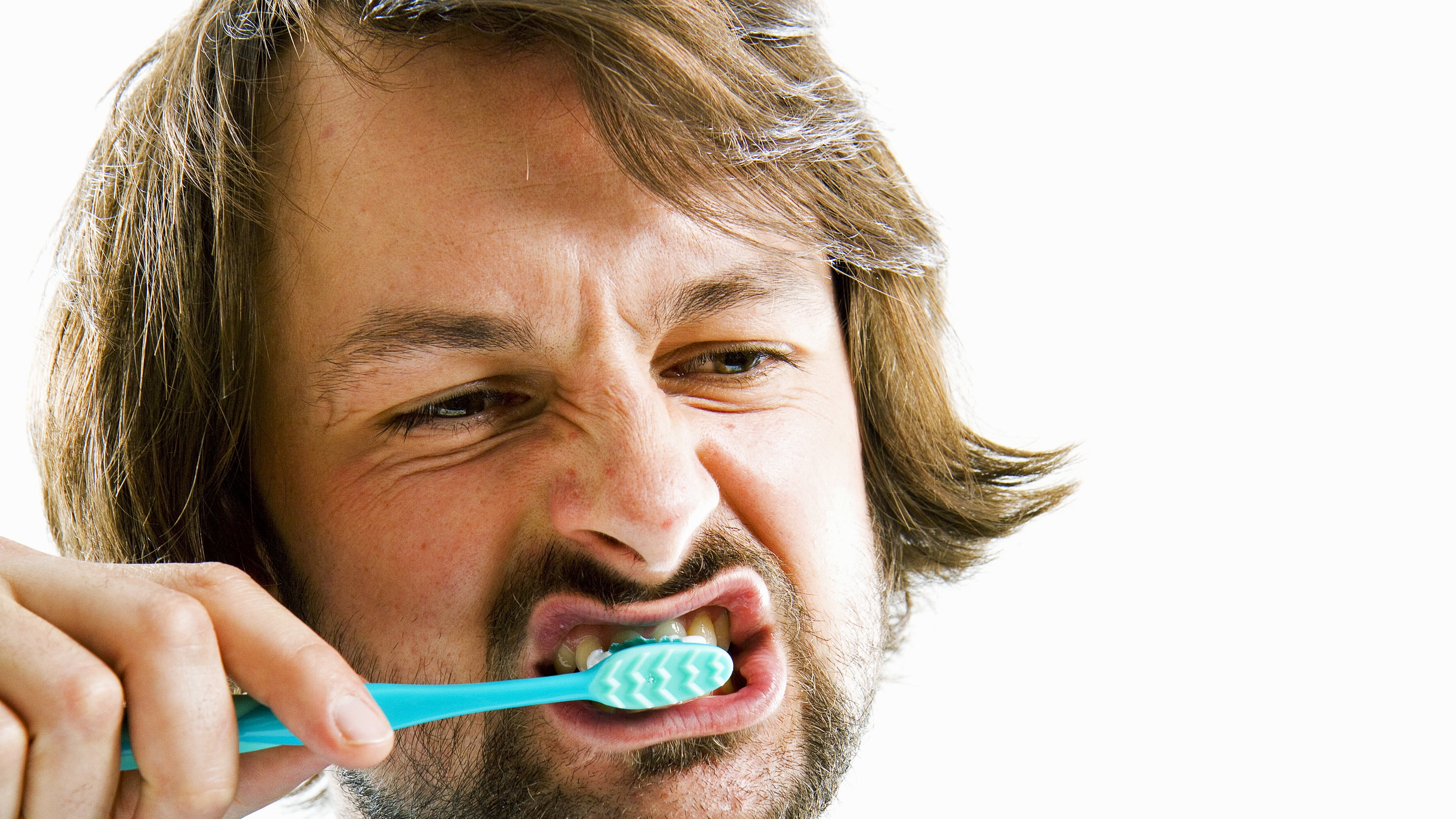 Sarro dental: ¿por qué sale a pesar de cepillarse los dientes todos los días?
