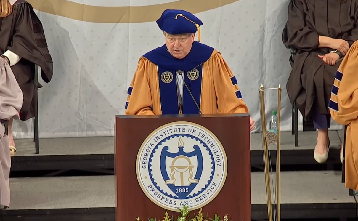 Jaime Gilinski recibió un doctorado Honoris Causa de Georgia Institute of Technology durante la celebración de graduación de primavera de 2026 de la Facultad de Ingeniería en el Hank McCamish Pavilion.