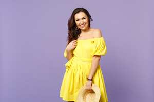 A las mujeres bajitas les lucen determinado tipo de prendas.