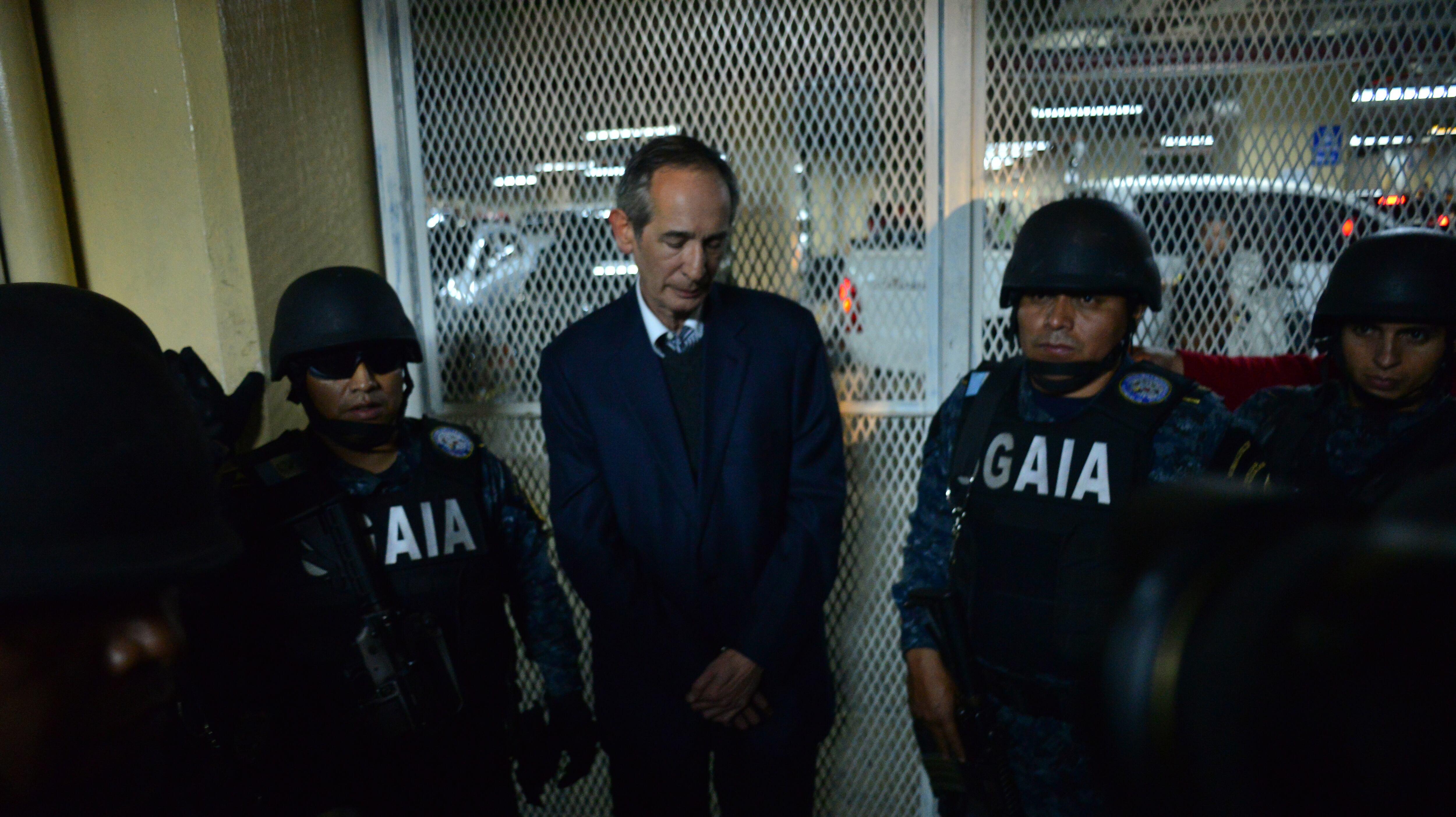 Álvaro Colom en poder las autoridades.