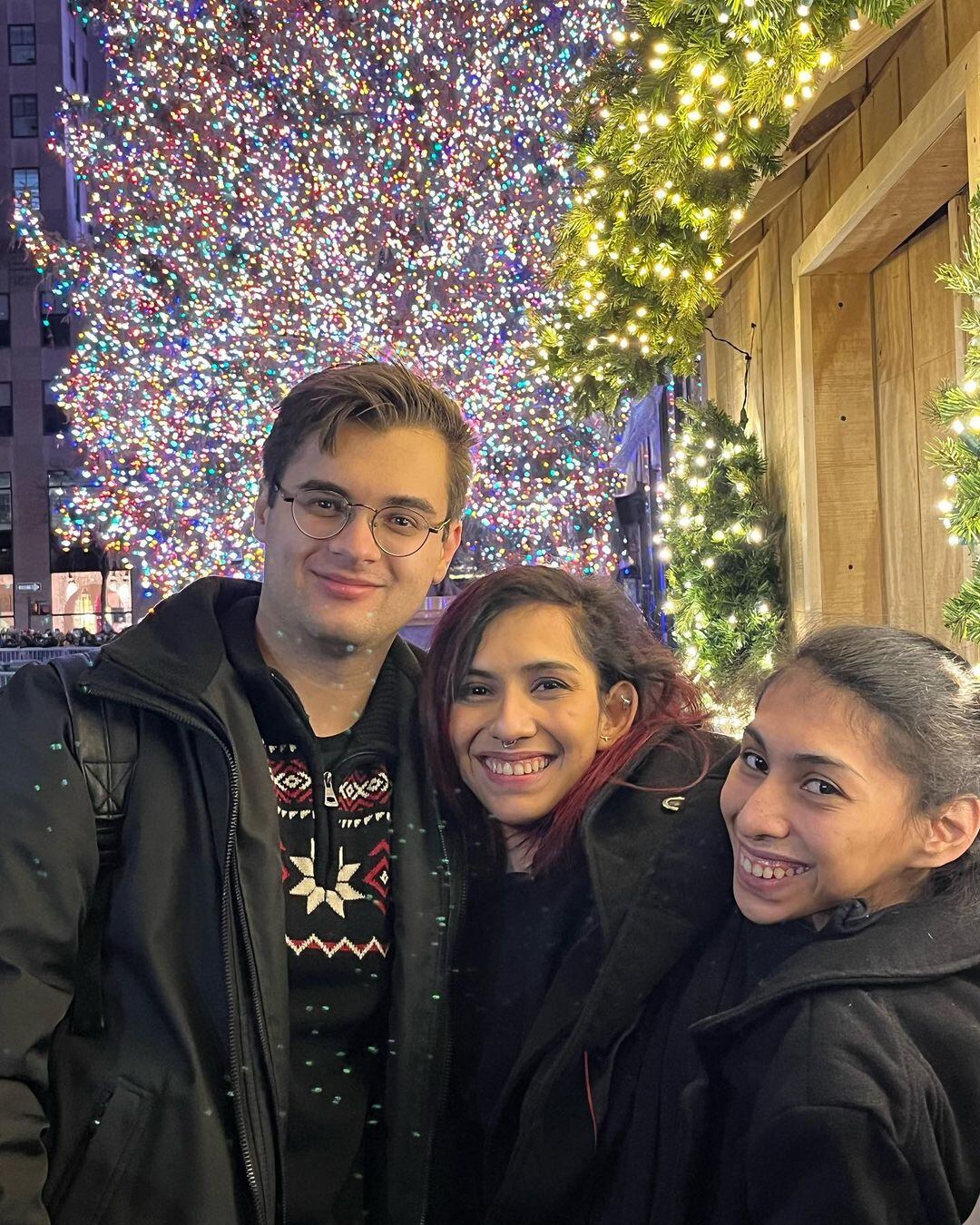 Lupita se la lleva bien con el novio de Carmen, Daniel.