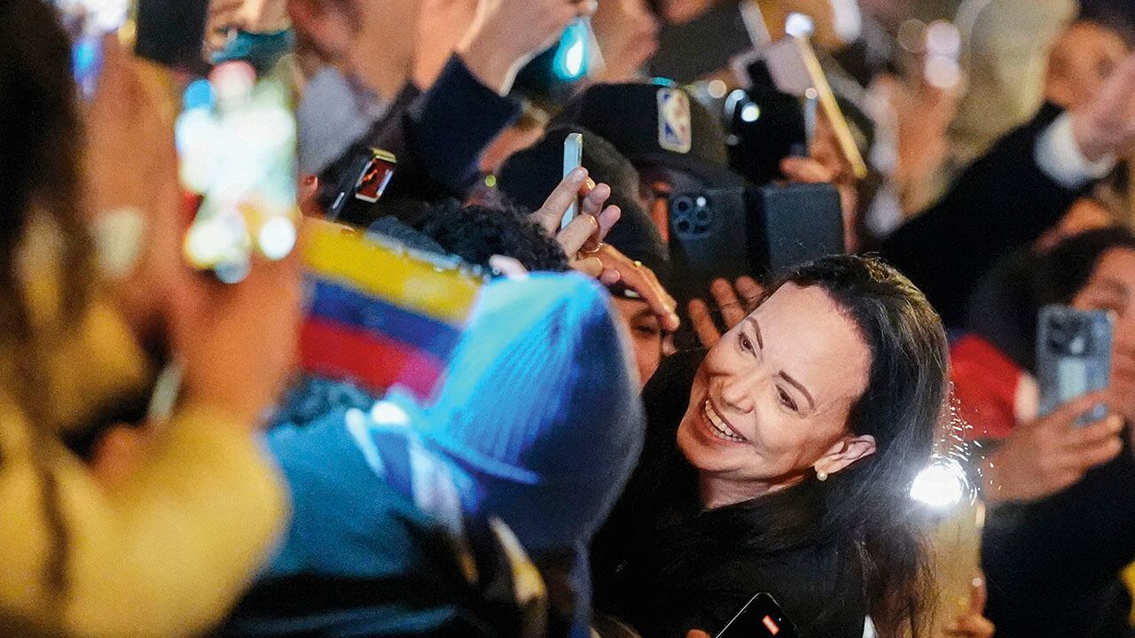 Las imágenes de los abrazos de Machado fueron conmovedoras.