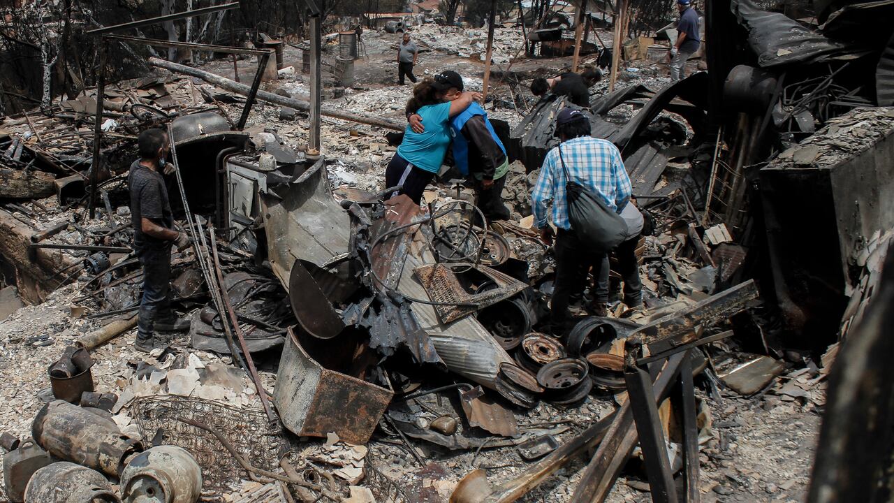 Miles de viviendas se han visto afectadas, dañadas parcialmente o destruidas por los incendios que desde el viernes asolan la región de Valparaíso y que han golpeado con fuerza a sectores de Viña del Mar, Quilpué, Villa Alemana y Limache.