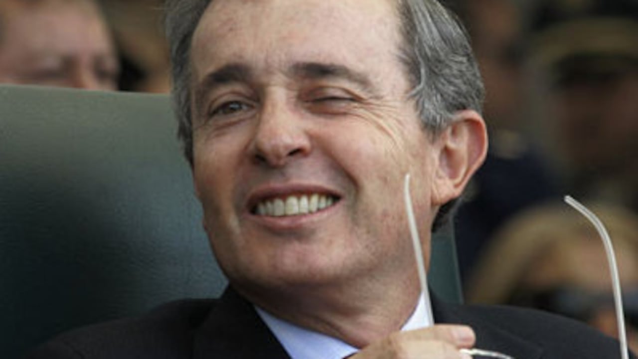 Álvaro Uribe Vélez, presidente colombiano (2002-2010), fue comparado con Wiston Churchill por el politólogo peruano Álvaro Vargas Llosa.