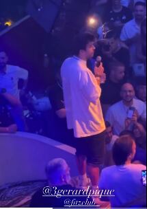 Piqué no pudo conservar la calma y le echó en cara a la multitud que él es campeón del mundo.