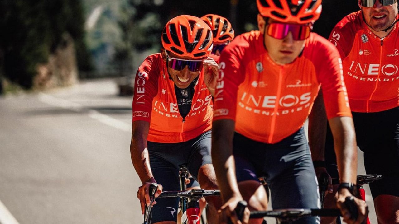 Egan Bernal sigue con su proceso de recuperación junto a sus compañeros de equipo.