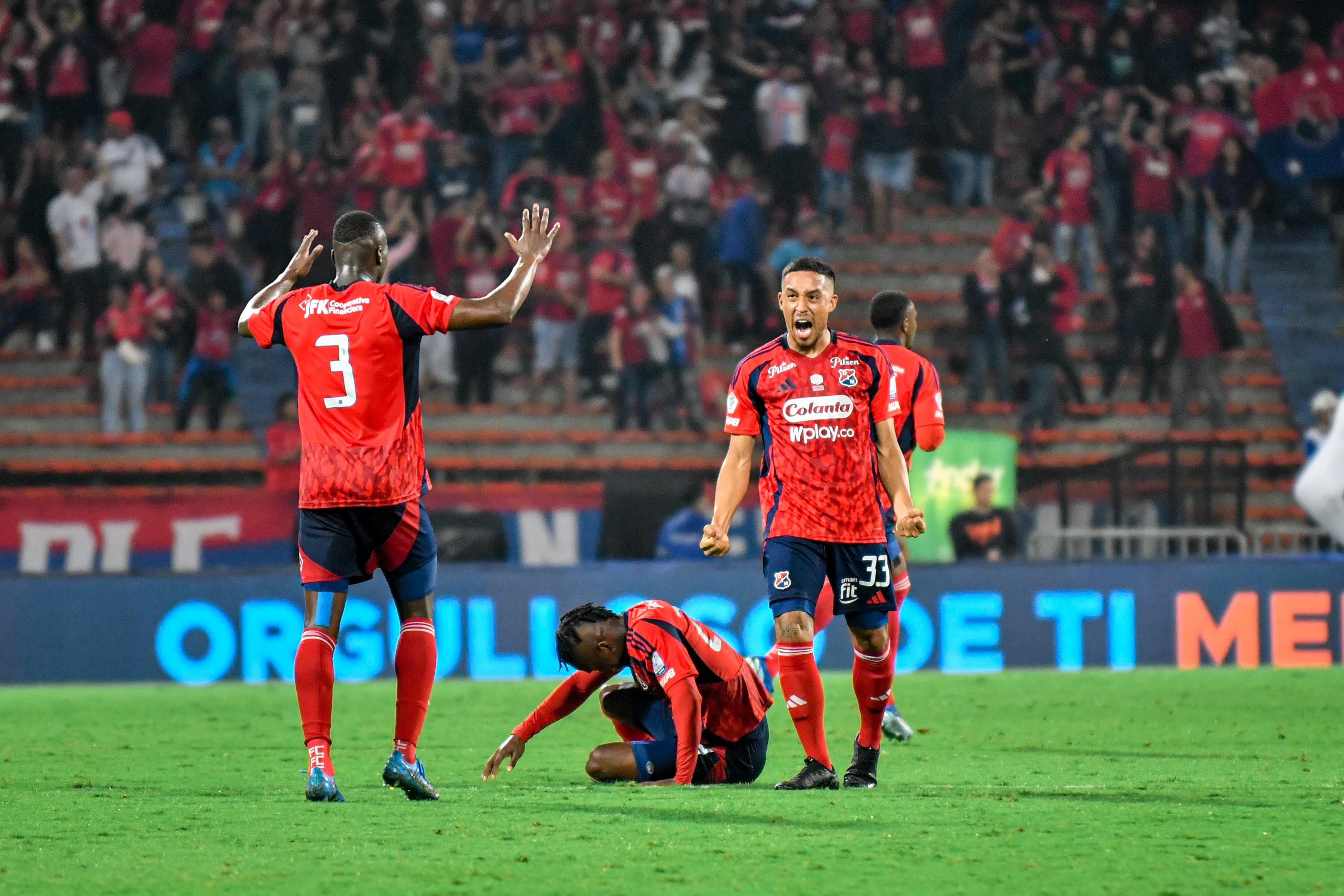 Imagen del partido entre Independiente Medellín y Junior de Barranquilla por la fecha 4 del Grupo A de los cuadrangulares.