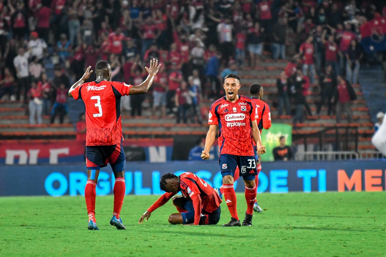 Imagen del partido entre Independiente Medellín y Junior de Barranquilla por la fecha 4 del Grupo A de los cuadrangulares.