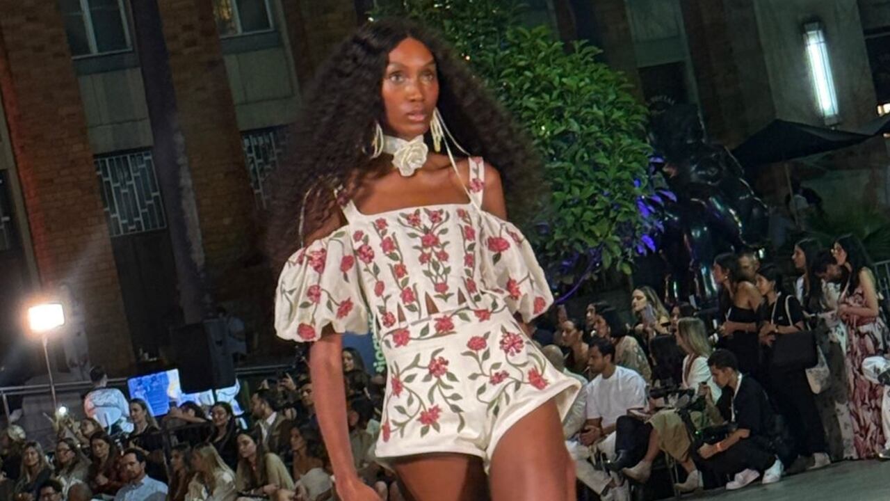 Agua Bendita inaugura Colombiamoda 2025 con homenaje vibrante a Medellín