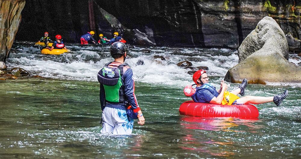 El acceso debe ser por medio de guías turísticos y empresas especializadas prestadoras del servicio.