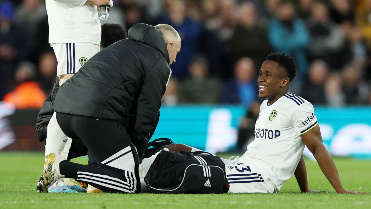 Soccer Football - Premier League - Leeds United v Leicester City - Elland Road, Leeds, Britain - April 25, 2023 Leeds United's Luis Sinisterra receives medical attention after sustaining an injury REUTERS/Phil Noble