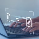 Delincuentes se infiltran y roban información bancaria.