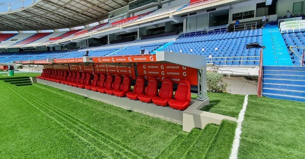 El estadio Metropolitano de Barranquilla también renovó los espacios para los equipos en la cancha. Este es uno de ellos.