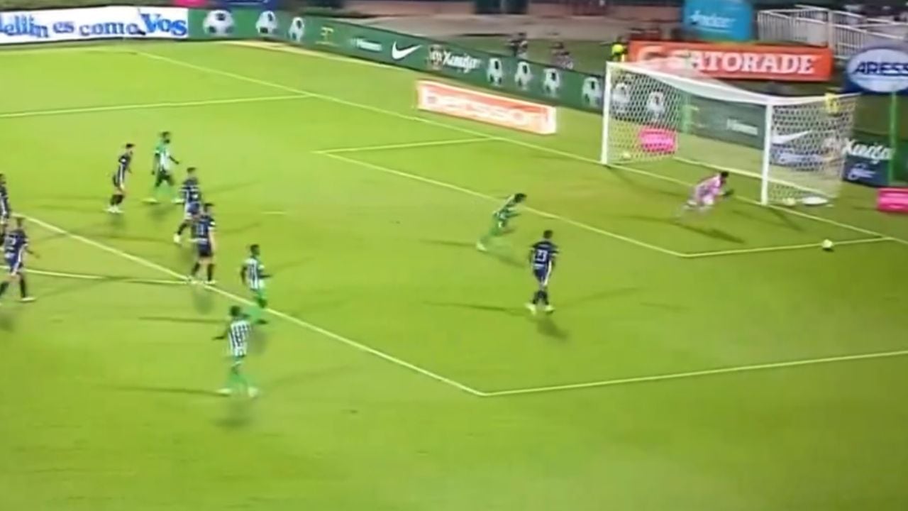 Insólito gol de Nacional.