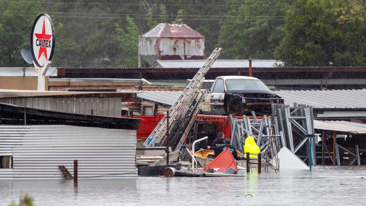 Autoridades exhortaron a ocho millones de personas a evitar los desplazamientos innecesarios y a priorizar el teletrabajo. En algunas zonas cayeron 250 mm de precipitaciones en 24 horas.