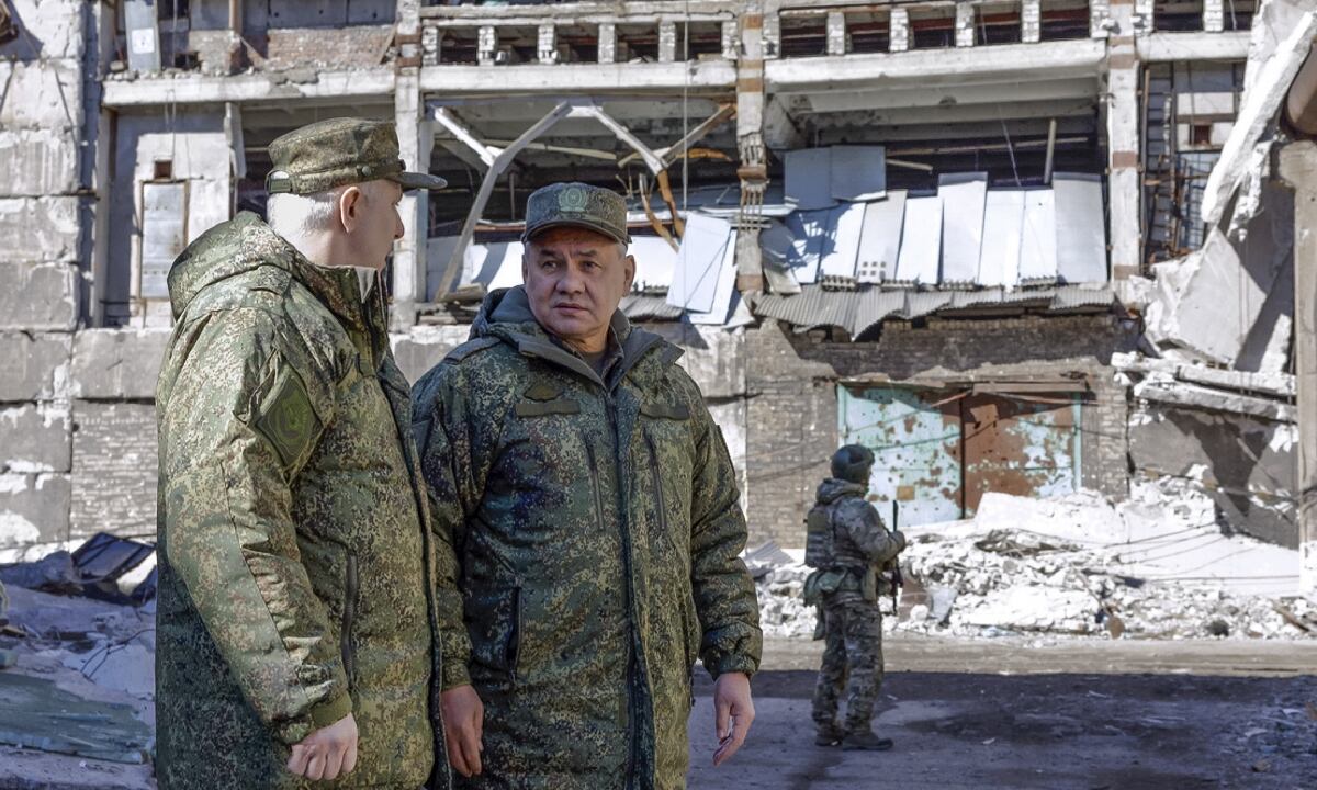 Serguéi Shoigú visitó al ejército ruso en Ucrania