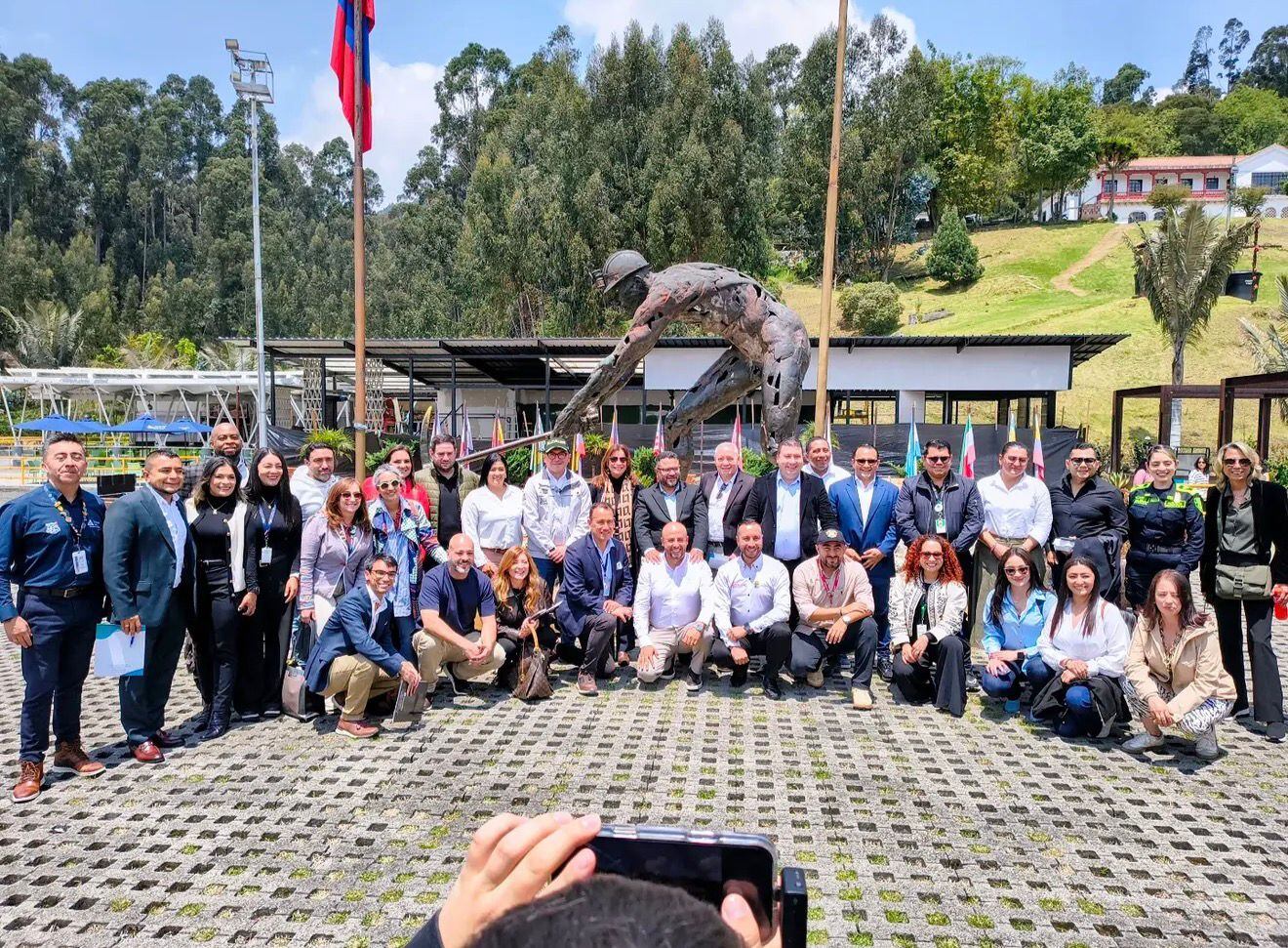Firma del convenio entre Asointermedias y ProColombia